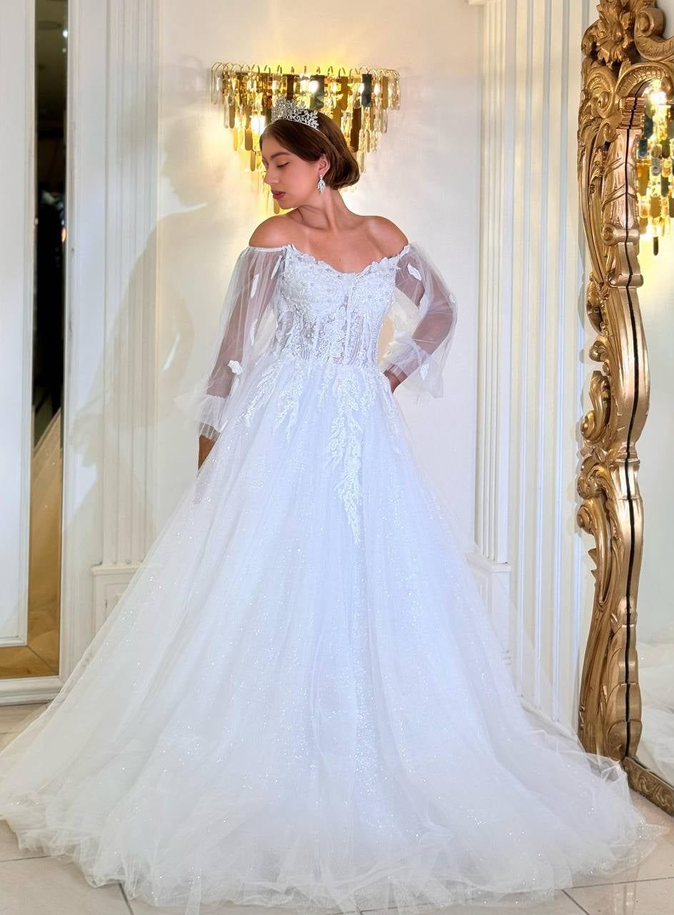 Fairy Bloom – Das Romantische Brautkleid mit Off-Shoulder Ärmeln