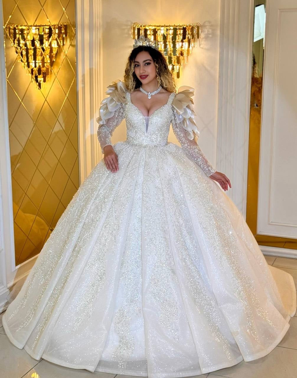 Fairy Tale Gown – Das Glitzernde Prinzessinnen-Kleid mit extravaganten Ärmeln