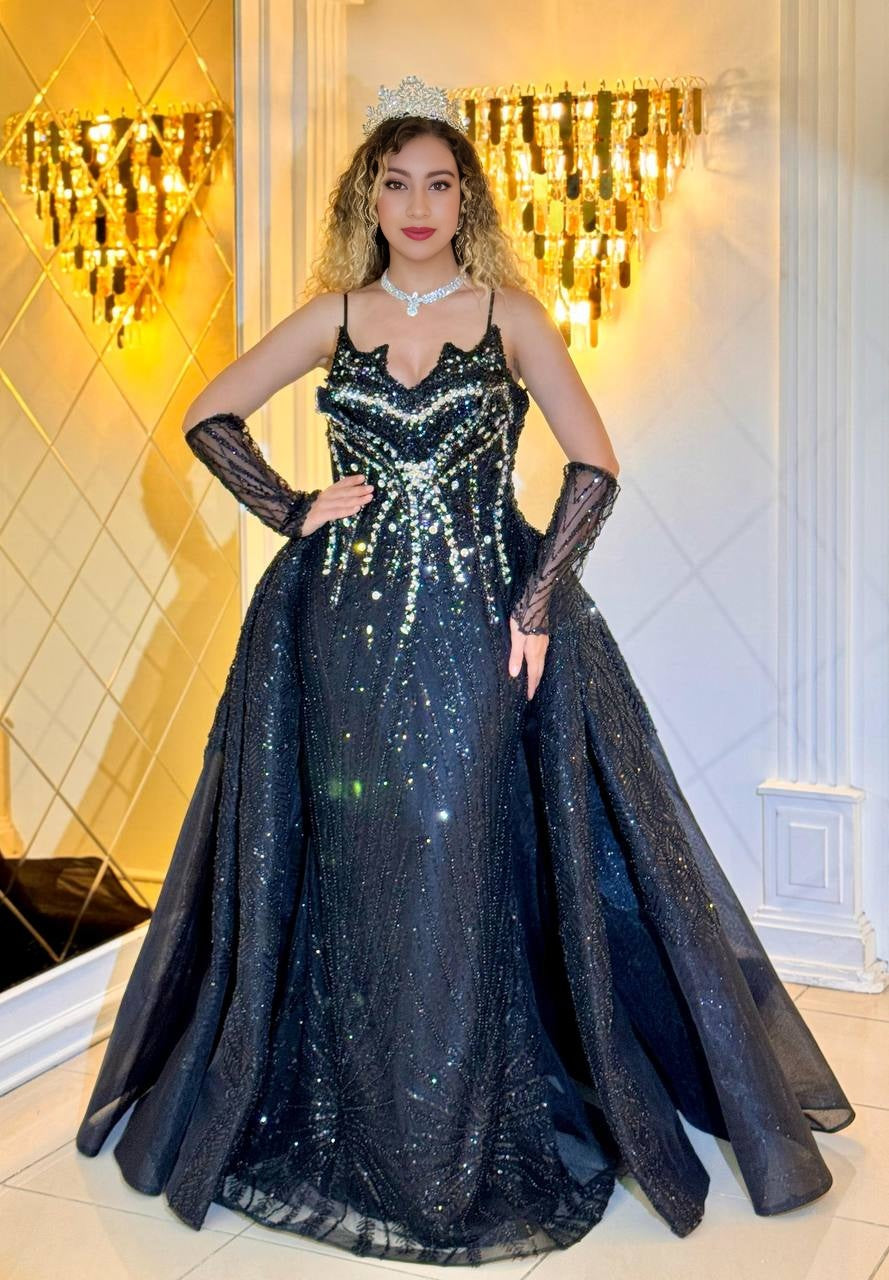 Midnight Glamour Gown – The sparkling black evening dress with overskirt