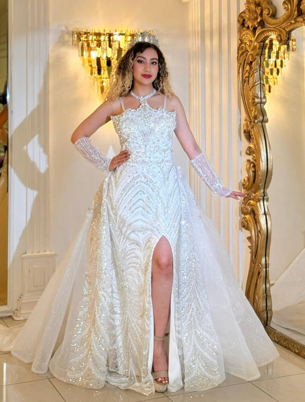 Starlight Serenade Gown – Glitzernder Glamour mit hohem Beinschlitz