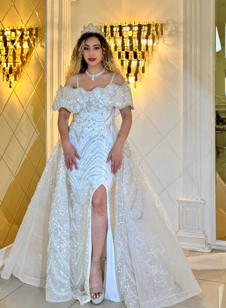 Ivory Dream Gala Gown – Romantische Eleganz mit funkelnden Akzenten