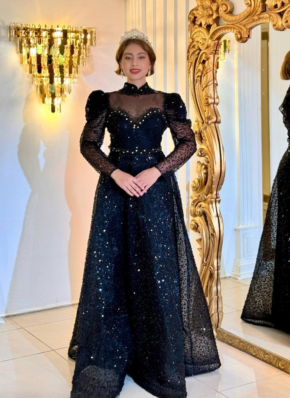 Eleganza – The glittering princess dream with a noble stand-up collar
