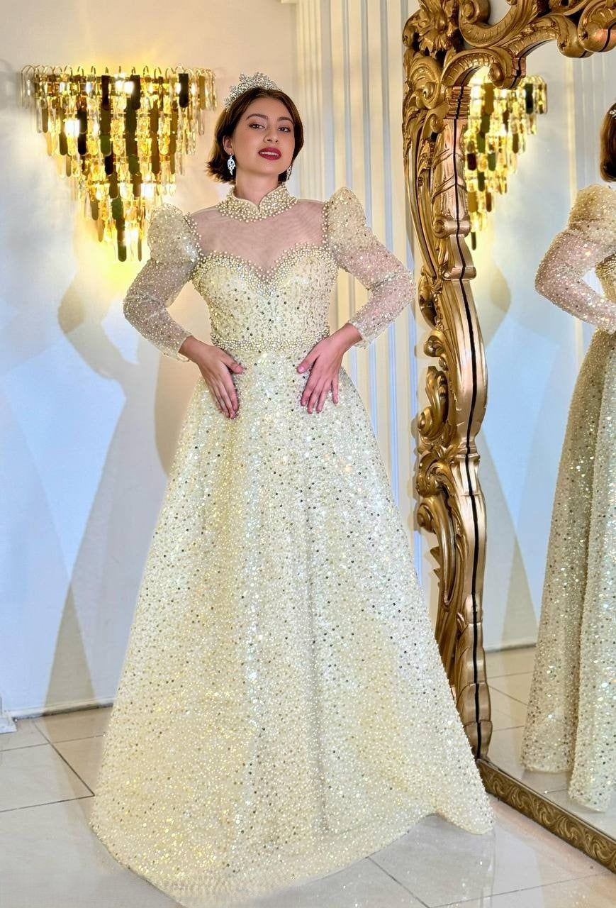 Eleganza – The glittering princess dream with a noble stand-up collar