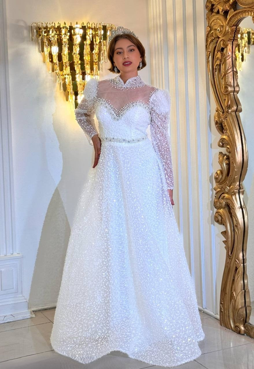 Eleganza – The glittering princess dream with a noble stand-up collar