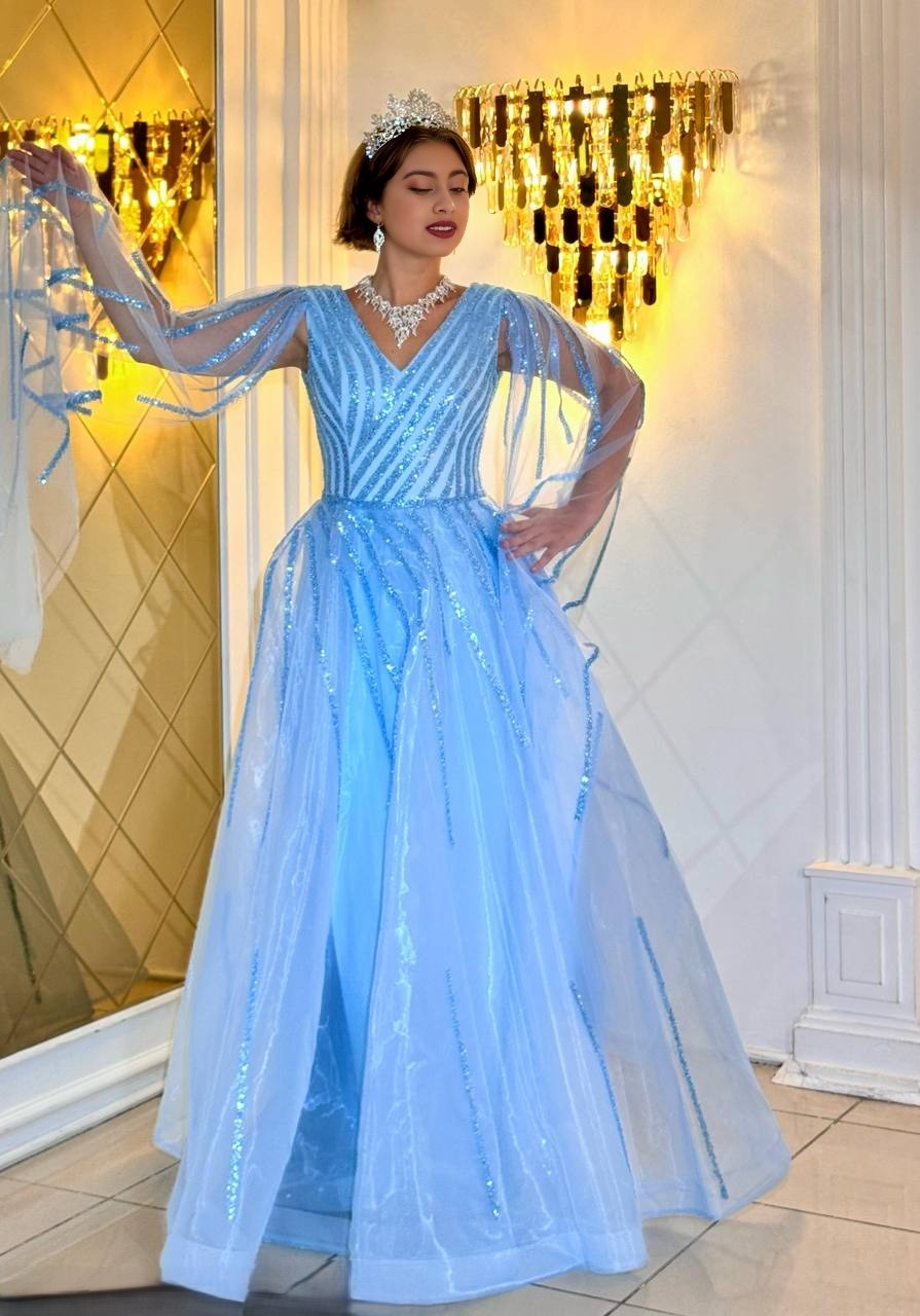 Majestic Cascade – Luxurious evening dresses with floating sleeves