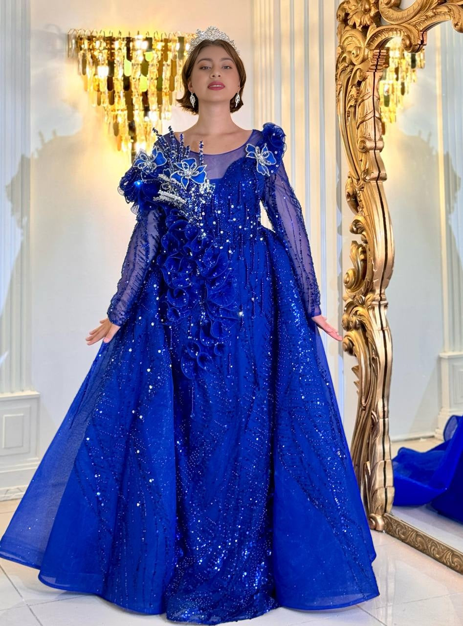 Royal Serenity – The majestic evening dress in royal blue