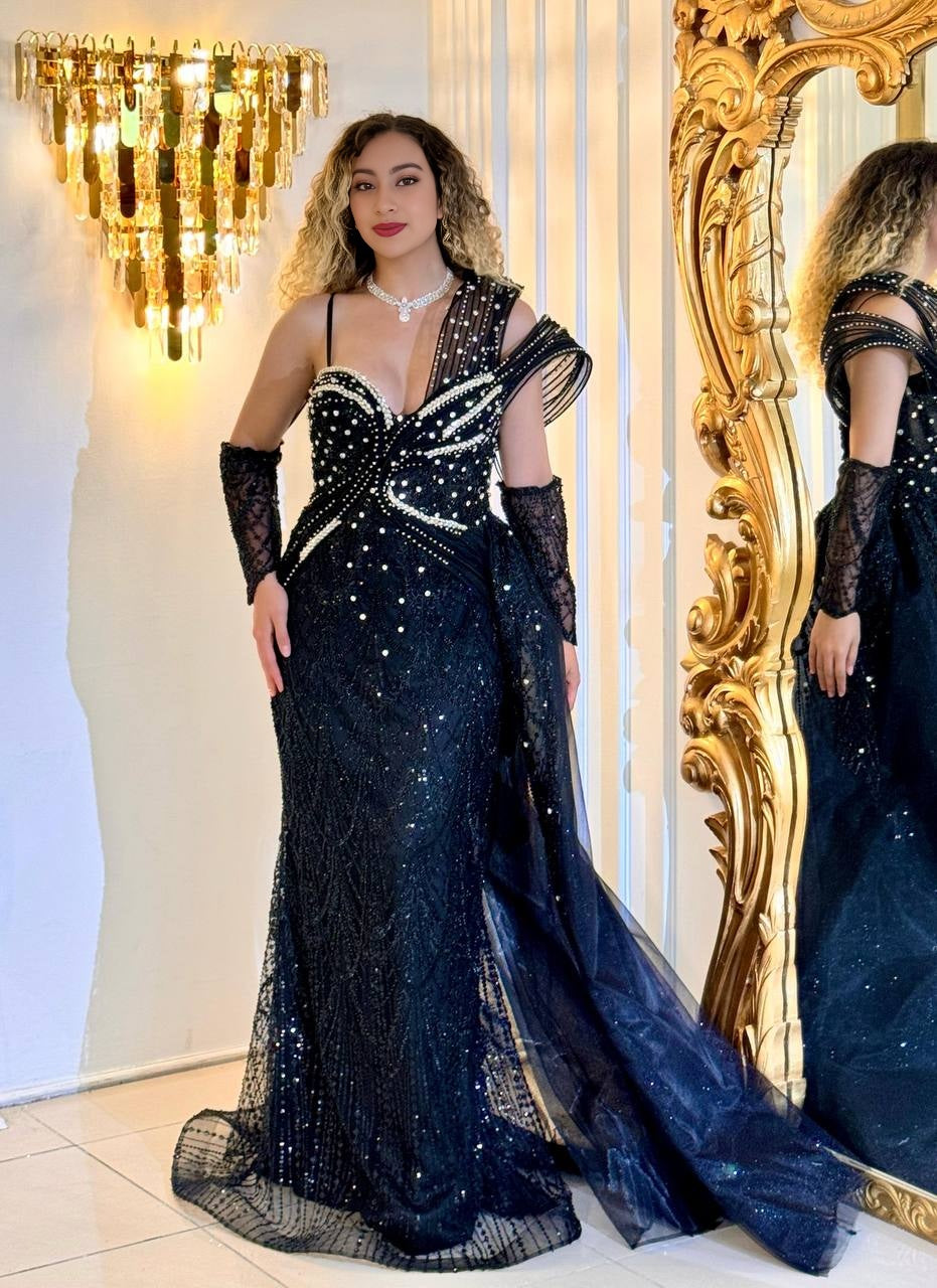 Onyx Enigma – The glittering mermaid dress with draped train