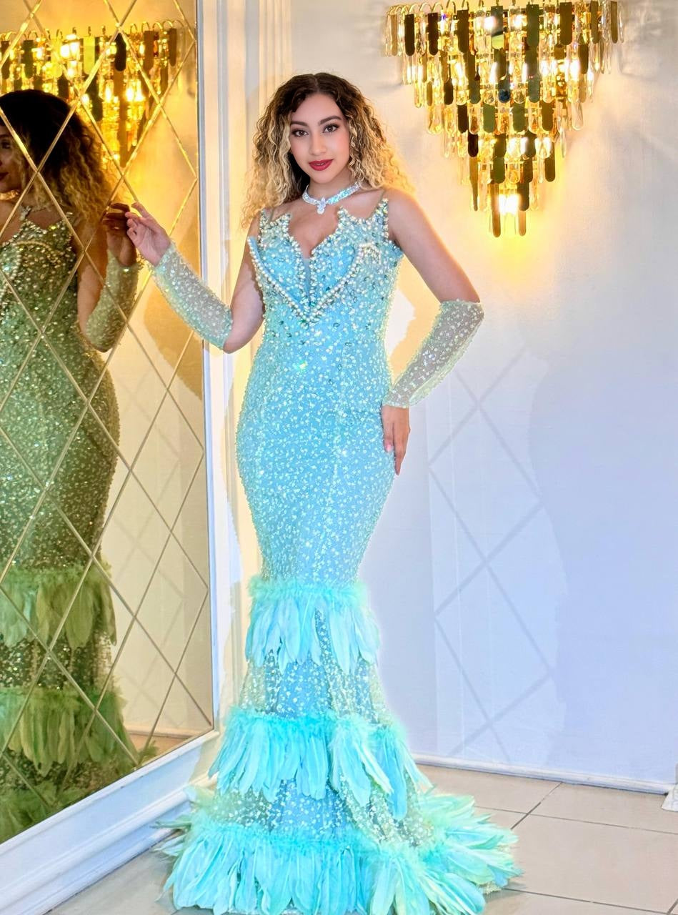 Aqua Dream – The mermaid dress with pearls and feathers