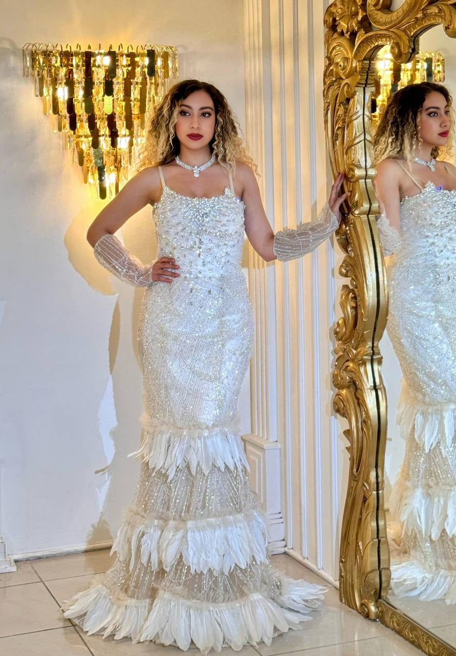 Pearl Feather Gown – The elegant mermaid dress with feathers