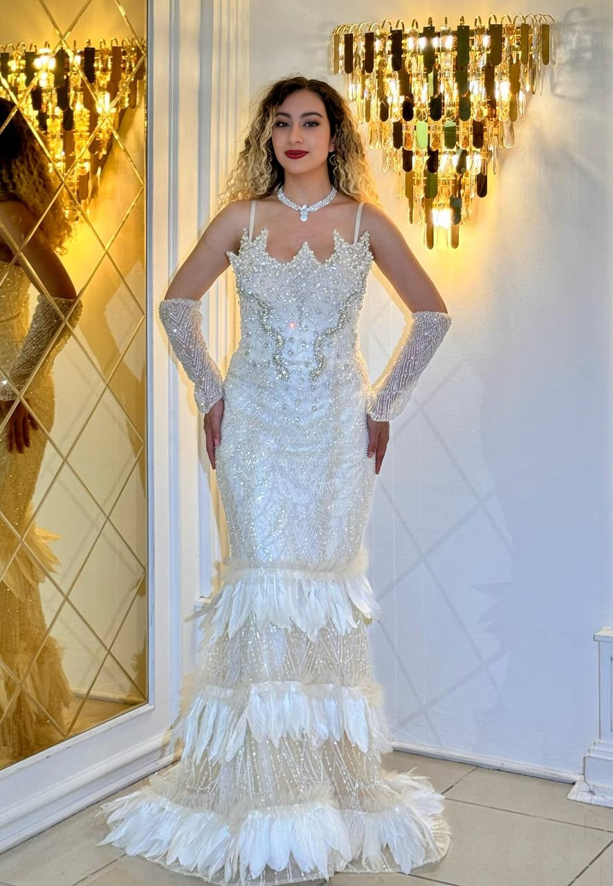 Opulent Glamour – The white mermaid evening dress with feathers and glitter